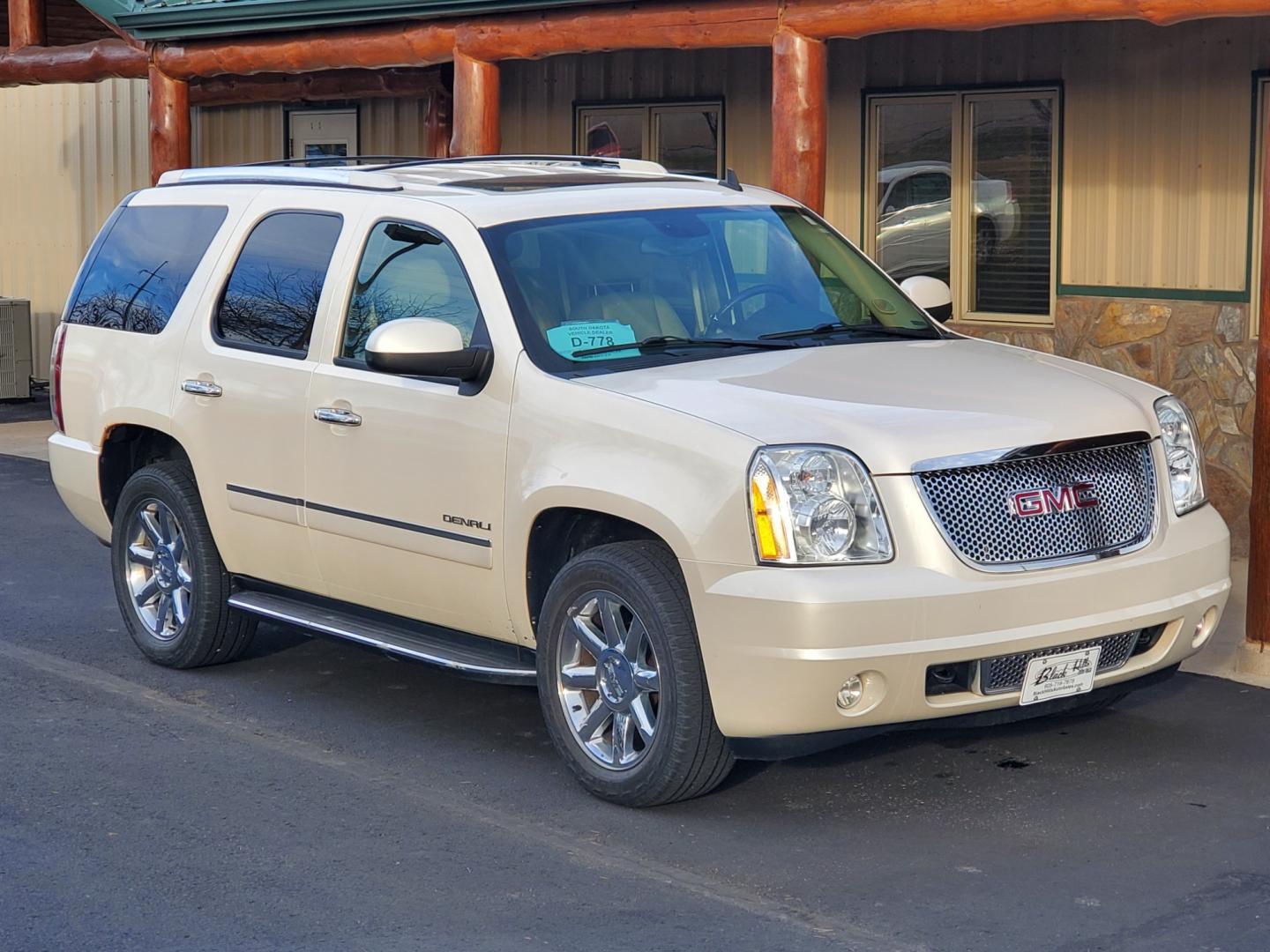 2009 Pearl White /Tan GMC Yukon Denali (1GKFK03219R) with an 6.2L Vortec V8 SFI engine, 6-Speed Automatic, Heavy-Duty, Electronically Controlled transmission, located at 1600 E Hwy 44, Rapid City, SD, 57703, (605) 716-7878, 44.070232, -103.171410 - Photo#0